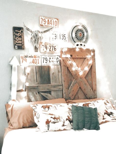 Western Bedroom Ideas, Western Room Ideas, Colorful Boho Bedroom, Tableware Ideas, Western Bedrooms, Western Room, Cowgirl Room, Country Bedroom Decor, Foto Cowgirl