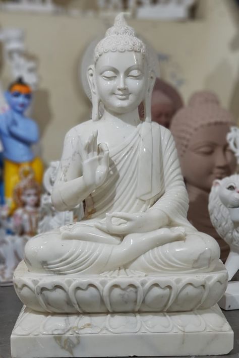 Smiling white marble buddha statue Buddha Zen Garden, Marble Temple, Stone Buddha Statue, Smiling Buddha, Statue Base, Shri Ganesh Images, Buddha Garden, God Statue, Anatomy Sculpture