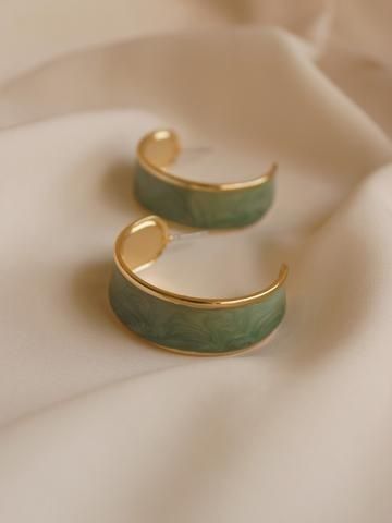 Sage Green Jewelry, Gabi The Label, Dr Wardrobe, Types Of Jewelry, Summer Romance, Dope Jewelry, Gold Models, Green Jewelry, Jade Ring