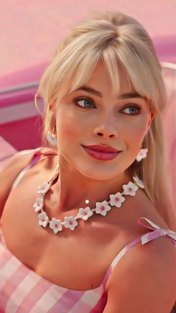 𝙈𝙖𝙧𝙜𝙤𝙩 𝙍𝙤𝙗𝙗𝙞𝙚 𝙖𝙨 𝐁𝐚𝐫𝐛𝐢e Margot Robbie Poster, Margaret Robbie, Margot Robbie Makeup, Margot Robbie Hair, Barbie Margot Robbie, Barbie Costumes, Margot Robbie Photos, Margot Robbie Style, Barbie Hairstyle