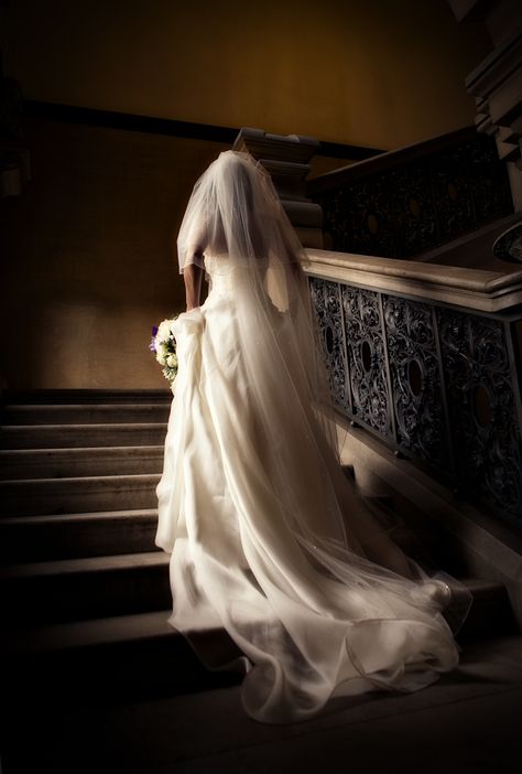 Contemporary image of bride on stairs at Harlaxton Manor. Gotta love them stairs! Bride On Stairs, Trilogy Aesthetic, Harlaxton Manor, Nikkah Photography, Aesthetic Dream, Runaway Bride, Wedding Pose, Bridal Photo, Photos Aesthetic