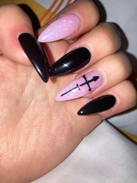 nails ,Halloween costume,nun Pink Black Nails, My Halloween Costume, Fake Nails Designs, Light Pink Nails, Punk Nails, Hippie Nails, Gothic Nails, Goth Nails, Grunge Nails