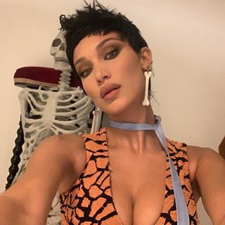 🦋 (@bellahadid) • Instagram photos and videos Best Celebrity Halloween Costumes, Halloween Beauty, Camila Morrone, Celebrity Halloween Costumes, Jessica Rabbit, Celebrity Makeup Artist, Celebrity Hair Stylist, Jessica Biel, Halloween 2019