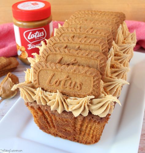 Biscoff Loaf Cake - The Baking Explorer Biscoff Buttercream, Orange Loaf Cake, Biscoff Recipes, Biscoff Cake, Biscoff Cheesecake, Biscoff Biscuits, Loaf Cake Recipes, Biscoff Spread, Lotus Biscoff