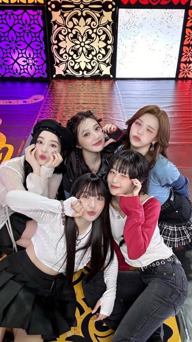 (1) Red Velvet (@RVsmtown) / X Red Velvet Wallpaper, Joy Instagram, Velvet Wallpaper, Girl Cakes, Pink Velvet, Change In, New Pictures, Role Models, South Korean Girls