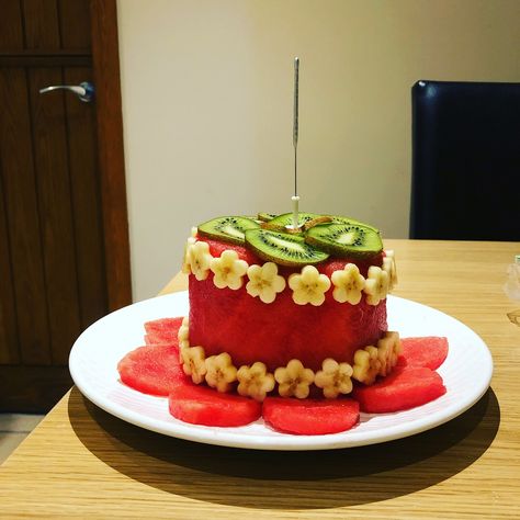 Cake I made for my little ones first birthday! Nice alternative especially if your little one has allergies Cake Made Of Fruit, Fruits Cake, Fruit Birthday Cake, Fresh Fruit Cake, Fruit Platter Designs, Fruit Plates, Cake Fruit, Fruit Birthday, Fruit Salad Recipes