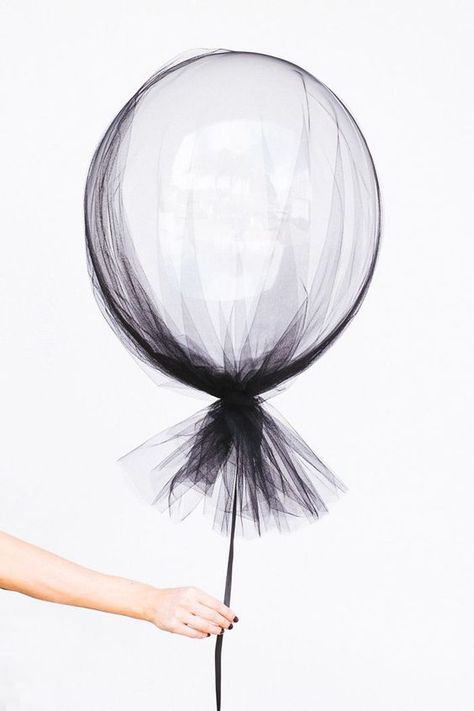 black netting and helium balloons for party decor Halloween Fest, Hallowen Ideas, Inspiration For Kids, Fete Halloween, White Table, Halloween Birthday, Grad Parties, Halloween Party Decor, Party Inspiration