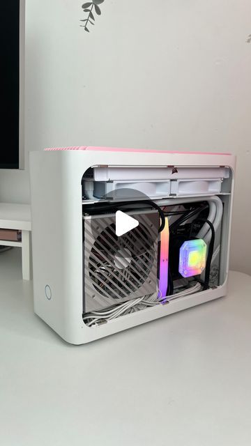 isioma ♡ on Instagram: "creating my dream productivity and gaming setup ~ pt 6 ✨💻  building my first pc! I went with a mini itx pc as I wanted something small that could fit on my desk.   Full vid is on YT, 🔗 in b!0 to watch me struggle 🙃💘  #pcbuild #miniitxpc #miniitxbuilds #miniitxcase #custompcbuild #nvidiageforce #inteli712700k #corsairicueh100ielitecapellix #corsairgaming #msimotherboard #isiomavlogs" Small Pc Build, Itx Pc Build, Mini Gaming Pc, Mini Pc Build, Pc Builds Gaming, Mini Pc Setup, Small Pc Setup, Mini Itx Build, Small Pc Case