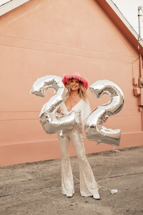 Pink Cowgirl Photoshoot, Disco Cowgirl Photoshoot, Cowgirl Hat Birthday, 22nd Birthday Photoshoot, 21 Birthday Outfit, Pink Cowgirl Aesthetic, Pink Cowgirl Hat, Cowgirl Photoshoot, White Cowgirl Boots