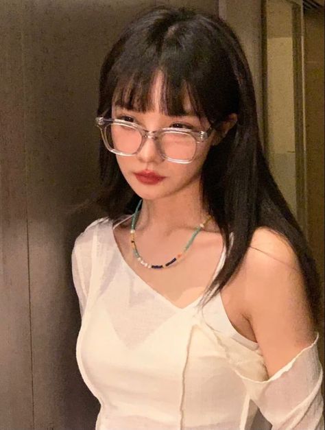 Full Bangs Long Hair, Asian Brown Hair, Bangs And Glasses, Medium Long Haircuts, Hair Inspiration Long, Girls With Black Hair, Bangs With Medium Hair, Long Hair With Bangs, Cute Hairstyles For Short Hair