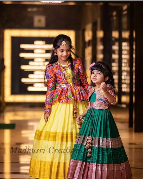 Frocks For Kids, Kids Party Wear Dresses, Simple Frock Design, Kids Blouse Designs, Girls Long Dresses, Kids Lehenga, Kids Blouse, Kids Frocks Design