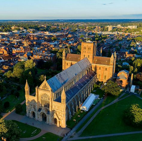 St Albans Cathedral, St Albans England, English Cathedrals, Moving To England, Cathedral Architecture, Religious Architecture, St Albans, Church Building, 60th Anniversary