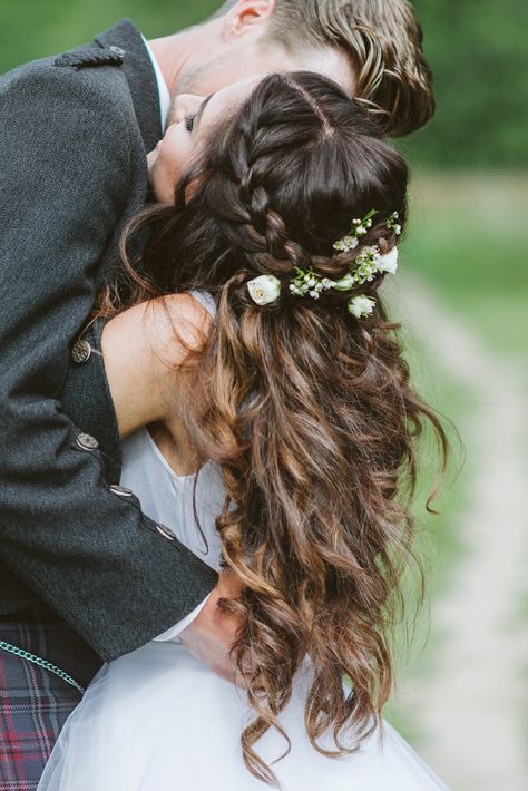 Boho Wedding Hair Veil, Bridal Hair With Flowers Loose Curls, Wedding Hair Fresh Flowers, Braid Crown Wedding, Crown Braid Half Up Half Down, Bridal Hair With Flower Crown, Wedding Hair With Flower Crown, Wedding Hairstyles Half Up Half Down With Veil, Bridal Hair Flower Crown