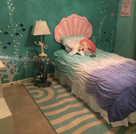 Sea Life Bedroom, Sea Theme Bedrooms, Shell Headboard, Mermaid Bedroom Decor, Headboards Ideas, Disney Themed Bedrooms, Underwater Bedroom, Mermaid Decor Bedroom, Shell Wall Hanging