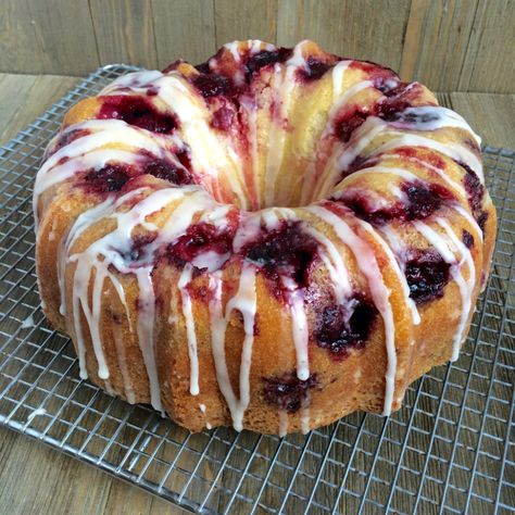 Blackberry Lemon Bundt Cake Blackberry Bundt Cake, Blackberry Desserts, Cake Blackberry, Blackberry Jam Cake, Jam Cake Recipe, Blueberry Bundt, Blackberry Dessert, Blackberry Lemon, Blueberry Bundt Cake