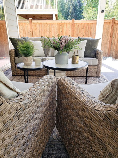 Backyard Deck Ideas, Creative Backyard, Backyard Renovations, Patio Inspiration, Porch Furniture, Outside Patio, Patio Makeover, Backyard Deck, Patio Landscaping