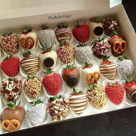 Decorated Chocolate Covered Strawberries, Fancy Chocolate Covered Strawberries, Caramel Strawberries, Chocolate Covered Strawberry Recipe, Chocolate Covered Strawberries Bouquet, Chocolate Covered Fruit, Dipped Strawberries, Banana Nutella, Chocolate Covered Treats