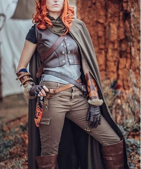 Ren Faire Female Rogue, Ren Faire Rogue, Ren Faire Outfits Archer, Medieval Ranger Outfit, Dnd Rouge Outfit, Rogue Outfit Female, Ranger Dnd Outfit, Rogue Dnd Outfit, Dnd Ranger Outfit