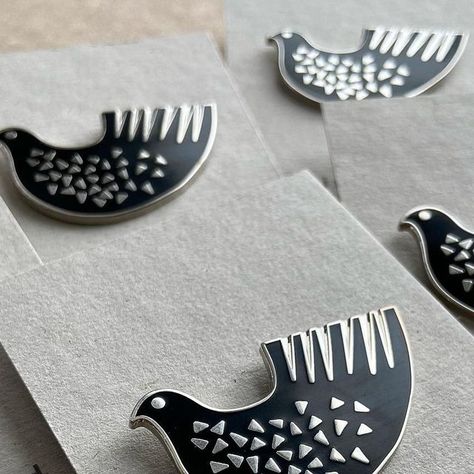 Beading Jewelery, Animal Silhouette, Bird Brooch, Brooches Handmade, Jade Jewelry, Enamel Jewelry, Little Bird, Pen Drawing, Pin Brooch