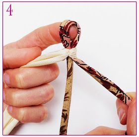 Knittiamo con Martina e Roberta: Bracciale in fettuccia a treccia Silk Accessories Diy, Small Sewing Ideas, Fabric Bracelets Diy, Jewelry Making Business, Silk Bracelet, Diy Bracelets Tutorials, Fabric Bracelets, Small Sewing, Jewelry Diy Bracelets