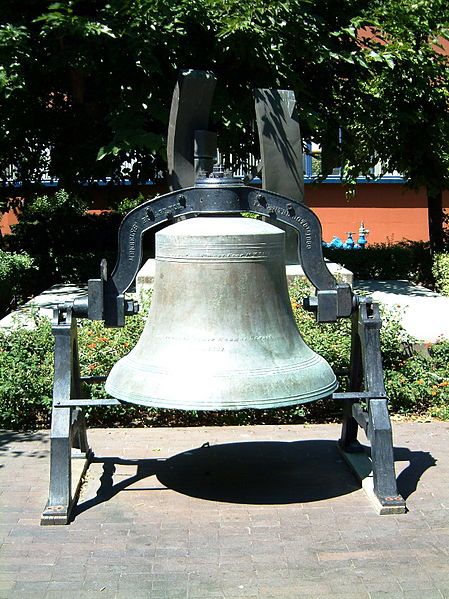 California Normal School Bell http://www.payscale.com/research/US/School=San_Jose_State_University_(SJSU)/Salary School House Bell, Cast Iron Bell, San Jose State University, Normal School, Us School, Bell Tower, Dinner Bell, Outdoor Decorating, Liberty Bell