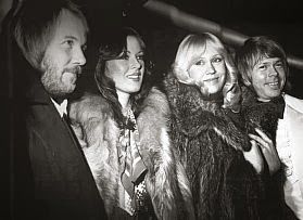 1977-12-26 ABBA attend the premiere of 'The Movie' in Stockholm. Abba Aesthetic Vintage, I Know You Lyrics, Abba Arrival, Wall Of Sound, Billy Boy, Retro Film, Old Music, Fur Coats, Dancing Queen