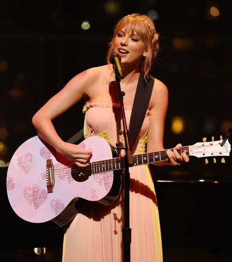 Taylor Swift Guitar, Time 100 Gala, Taylor Swift Fotos, Taylor Swift Web, Estilo Taylor Swift, All About Taylor Swift, Swift Photo, Time 100, Long Live Taylor Swift