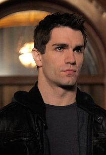 Sam Witwer. I don't watch "Being Human," but this man has some seriously kissable lips. Buff Guys, Nathan Drake, Kissable Lips, The Phantom Menace, Heart Eyes, Actor Model, Eye Candy, Actors & Actresses, Favorite Character