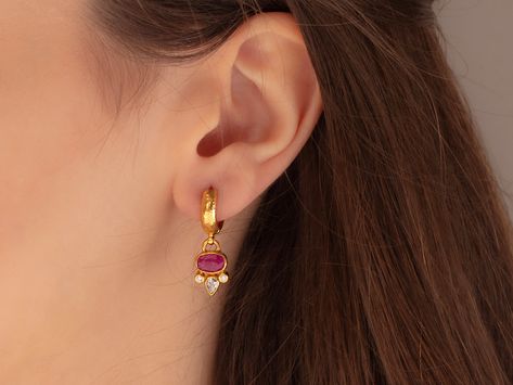 Gold Drop Earrings Indian, Indian Gold Earrings Small, Daily Gold Earrings, Earings Design Gold Daily, Ear Rings Models Gold, Rajputi Jewellery Earing, One Stone Earrings Gold, Ruby Stone Ring Design Gold, Kids Earrings Gold Indian