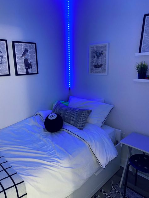 Small Bedroom Ideas For Men, Teen Boys Bedroom, Small Room Setup, Miniature Youtube, Music Room Design, Mens Room Decor, Mens Bedroom Decor, Bedroom Redesign, Long Room