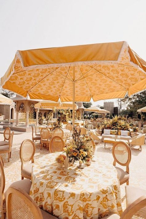 We love this gorgeous subtle haldi themed decor. Click to see the top 18 most popular tried & tested wedding decor colour palettes, as mentioned by our wedding experts. Royal Haldi Decoration, Pre Wedding Decorations, Yellow Tablescapes, Decor Colour Palettes, Flowers Indian Wedding, Vibrant Flower Arrangements, Haldi Decorations, Wedding Trends 2023, Wedding Colour Palettes