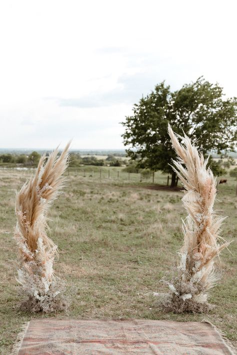 Pampas Grass Ceremony, Bloom Bar, Boho Wedding Arch, Boho Wedding Backdrop, Grass Backdrops, Boho Wedding Theme, Boho Backdrop, Minimal Boho, Bohemian Wedding Inspiration