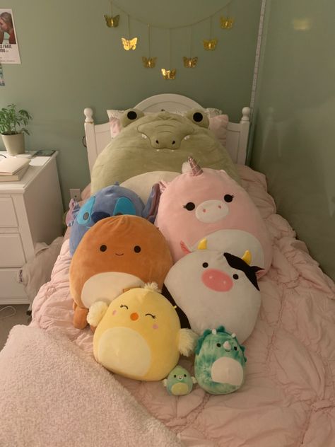 Bed Full Of Stuffed Animals, Bed Full Of Plushies, Cute Room Ideas Pink, Tiktok Grunge, Room Ideas Pink, Squish Mallows, Room Cute, Cute Squishies, Easy Crochet Animals