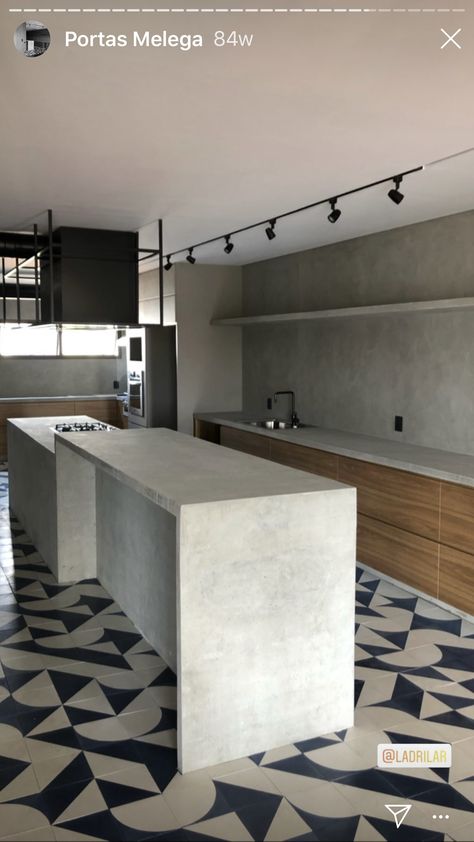 Cemcrete Kitchen, Cement Kitchen Island, Micro Cement Kitchen, Cement Kitchen Ideas, Concrete And Wood Kitchen, Kitchen Island Concrete, Concrete Kitchen Cabinets, Microcement Kitchen, Concrete Kitchen Ideas