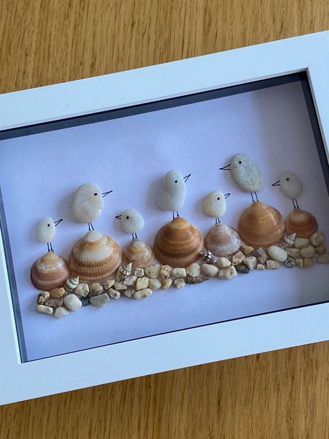 Ideas To Use Seashells, She’ll Crafts, Shells Decoration Ideas, Things To Do With Sea Shells, Shells Projects, Sea Shell Art, Beach Crafts Diy, Shell Artwork, Seashell Art Diy