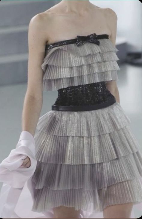 Chanel Haute Couture Details, Short Fancy Dresses, Vestidos Chanel, Chanel Details, Look Gatsby, Chanel Dress, Chanel Couture, Chanel Haute Couture, Couture Mode