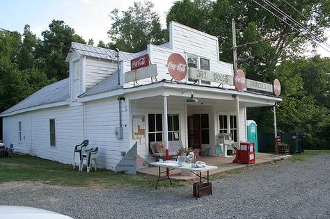 Old General Stores, Store Architecture, Old Country Stores, Old Gas Stations, Country Store, Old Buildings, Abandoned Houses, General Store, Do You Remember