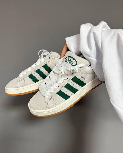 Skor Sneakers Nike, Adidas Campus Shoes, Pretty Sneakers, Skor Sneakers, Look Adidas, Green Adidas, Trendy Shoes Sneakers, Preppy Shoes, Pretty Shoes Sneakers