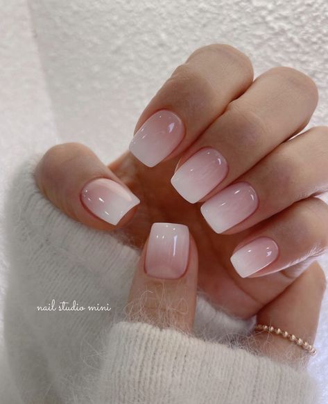 Fake Nails White, Chic Nail Designs, Press On Nails Short, Pink Ombre Nails, Cute Gel Nails, Short Acrylic Nails Designs, Neutral Nails, Nails Short, Chic Nails