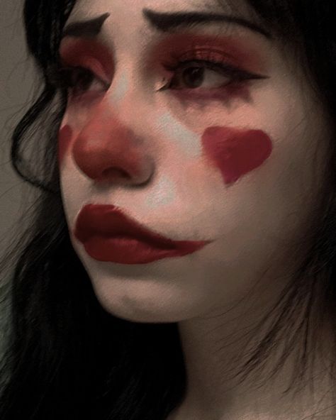 Heart red clown makeup Maquillage Halloween Clown, Cute Clown Makeup, Halloween Makeup Clown, Halloweenský Makeup, Holloween Makeup, Funky Makeup, Most Paused Movie Scenes, Siluete Umane, Halloween Makeup Inspiration