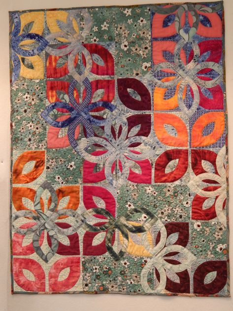 Wedding Quilt Ideas, Romantic Quilts, Orange Peal, Curved Piecing, Hawaiian Quilt Patterns, Modern Quilting Designs, Circle Quilts, Flower Quilts, Hawaiian Quilts