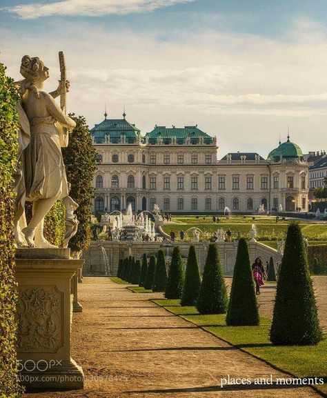 The Belvedere Palace in Vienna,Austria. Photo by Robert Schüller. Belvedere Palace, Arsitektur Art Deco, Vienna Travel, Castle Aesthetic, Austria Travel, Chateau France, Beautiful Castles, Innsbruck, Vienna Austria