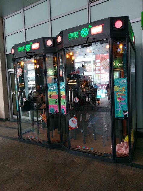 These are sound proof karaoke booths in a shopping mall Karaoke Booth Aesthetic, Karaoke Booth, Korean Karaoke Room Aesthetic, Karaoke Friends Aesthetic, Korean Karaoke Room, Korea Karaoke Room, Japan Karaoke Bar Aesthetic, 90s Decor, Harajuku Aesthetic