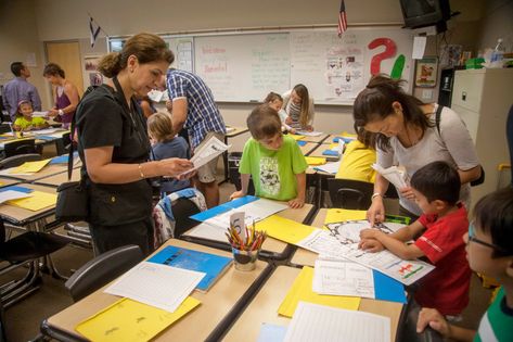 6 Tips for Engaging the Families of English Language Learners | Edutopia Parent Involvement, Better Job, Teachers Aide, Parent Communication, Family Engagement, French Language Learning, Educational Leadership, Spanish Language Learning, English Language Learners