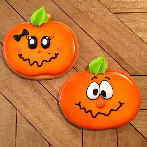 Jack O Lantern Royal Icing Cookies, Jack O Lantern Cookies Decorated, Halloween Decorated Cookies Royal Icing, Pumpkin Cookies Royal Icing, Pumpkin Royal Icing Cookies, Pumpkin Cookies Decorated, Flood Cookies, Rolled Cookies, Halloween Pumpkin Cookies