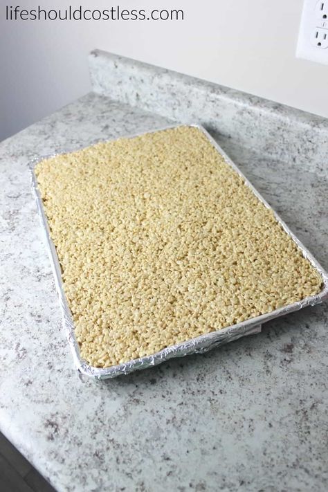 Sheet Pan Rice Krispie Treats, 1 Pan Desserts, Sheet Pan Cookie Bars, Pan Bars, Sheet Pan Desserts, Church Desserts, Soccer Treats, Pan Desserts, Crispy Treats Recipe