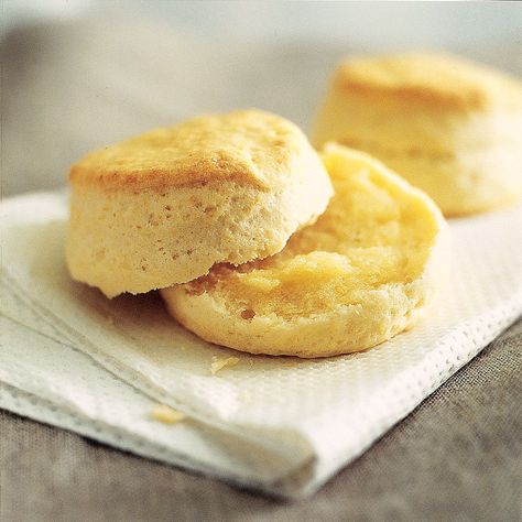 Cream Biscuits with Cheddar Cheese Recipe - Cook's Illustrated Gluten Free Buttermilk Biscuits, Donut Toppings, Easy Biscuit Recipe, Fluffy Biscuits, Cookie Toppings, Cream Biscuits, America's Test Kitchen Recipes, Biscuits Easy, Easy Cream