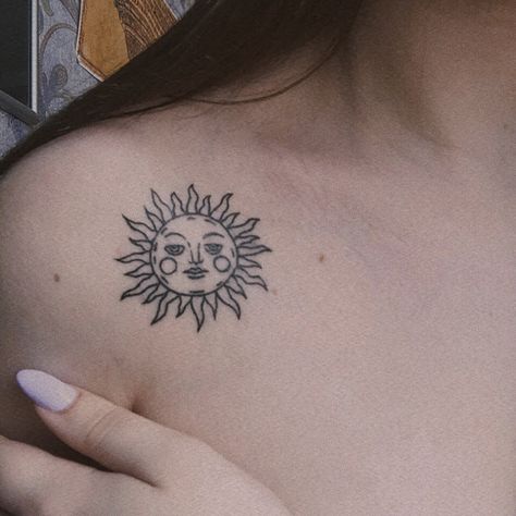 Sicilian Sun Tattoo, Sicilian Tattoo, Sun Face Tattoo, Traditional Sun Tattoo, Lil Tattoos, Tattoo Time, Hand And Finger Tattoos, Discreet Tattoos, Sun Tattoo