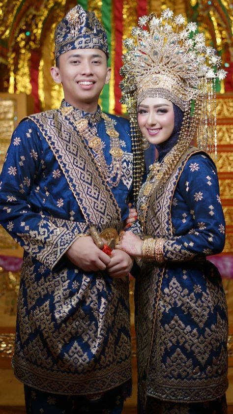 Ngepan Iban, Adat Bugis, Adat Melayu, Melayu Wedding, Wedding Dress Hijab, Indonesian Wedding, Foto Wedding, Middle Eastern Fashion, Pix Art