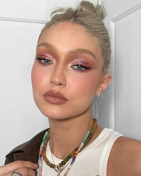 Gigi Hadid Makeup, Maquillage On Fleek, Barbie Makeup, Makeup Eye Looks, Make Up Looks, Eye Makeup Art, Pink Makeup, Makeup Pictures, Makeup Designs